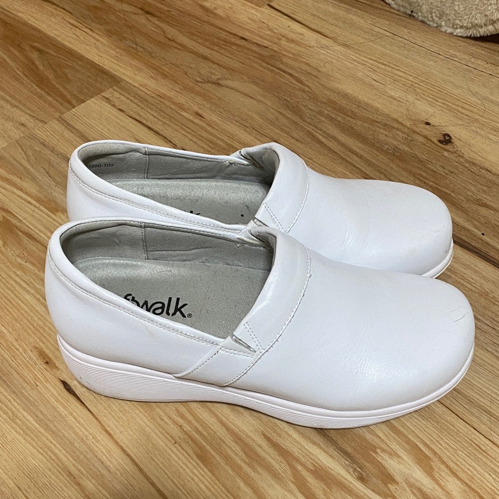 Nursing shoes Soft walk